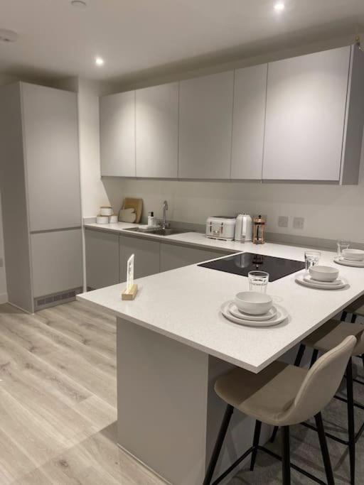 Modern Trafford 1Br Apartment-Free Parking-Cinema Room Manchester Exterior foto