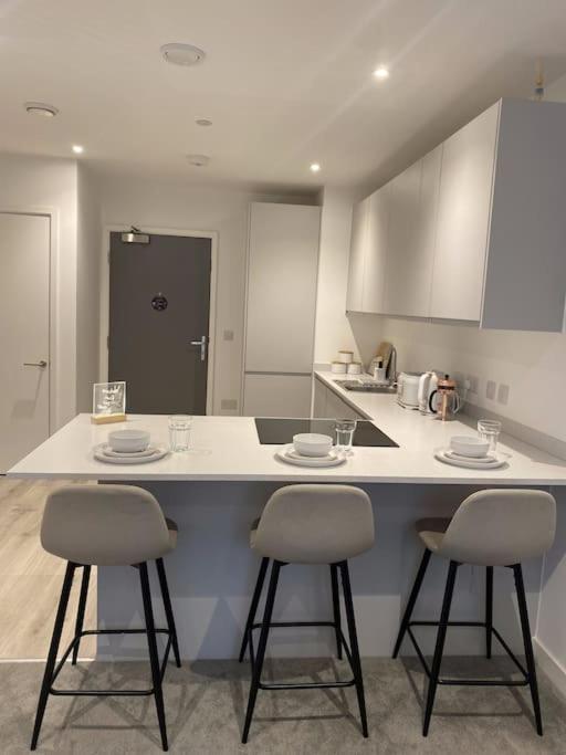 Modern Trafford 1Br Apartment-Free Parking-Cinema Room Manchester Exterior foto